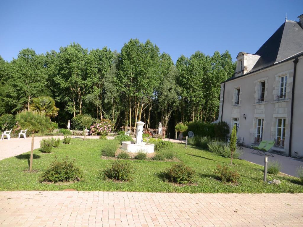Chateau Sainte Marie Hotel Dompierre-sur-Charente Exterior photo